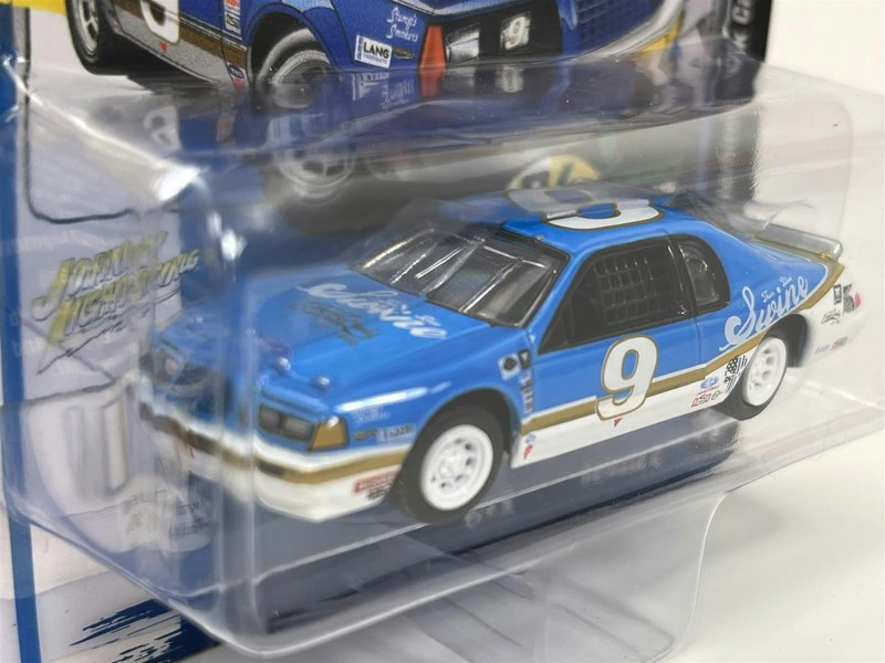 Johnny Lightning 1986 Ford Thunderbird Stock Car Bright Blue with Gold and White 1:64 JLSF024B