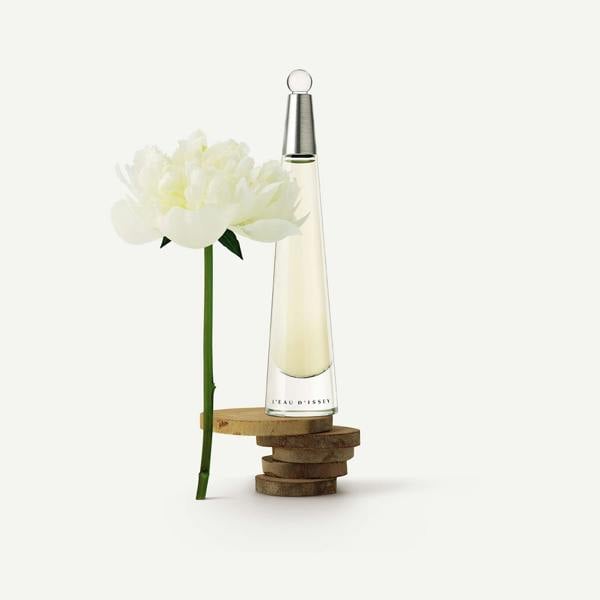 Issey Miyake L'Eau d'Issey Eau de Toilette Spray 50ml - Additional 2