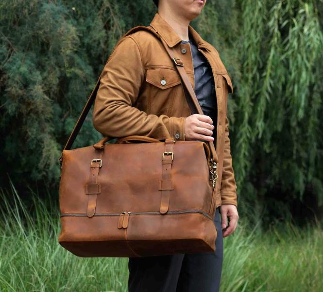 Touri Leather Weekend Bag With Suit Compartment Brown