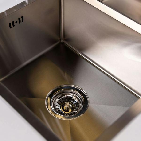 Flode Möckeln | 1.5 Bowl Inset or Undermounted Sink | 555mm x 440mm x 205mm | Brushed Steel Finish