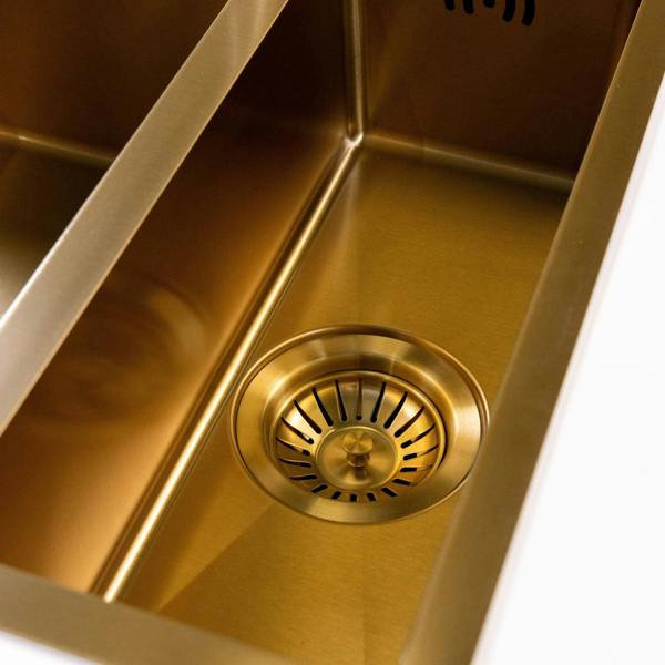 Flode Möckeln l 1.5 Bowl Stainless Steel Kitchen Sink l Inset or Undermounted  l Strainer Waste Supplied l Brushed Brass Finish