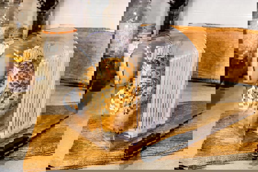 KitchenCraft Clear Acrylic Expandable Breadkeeper