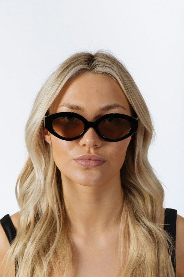 SVNX Retro Small Oval Sunglasses Black Brown