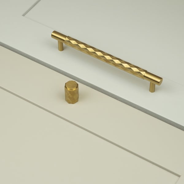 Handle & Home Satin Brass Diamond Knurled Handle and Coordinating Knob
