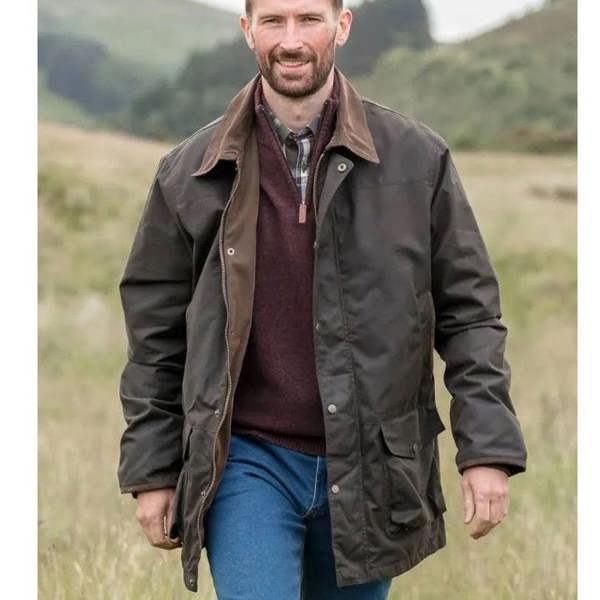 Man wearing the Hoggs of Fife Caledonia wax jacket whilst out walking showing the water resitant qualities