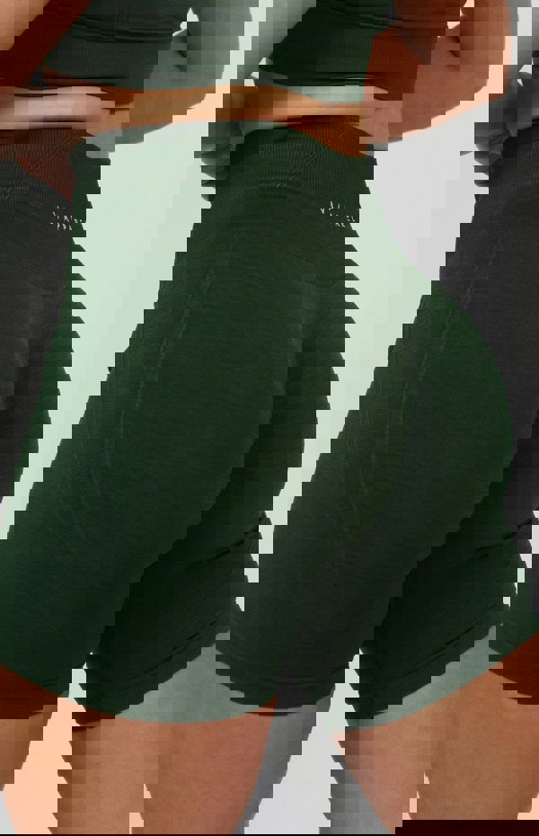 V3 Apparel Tempo Seamless Scrunch Shorts - Hunter Green