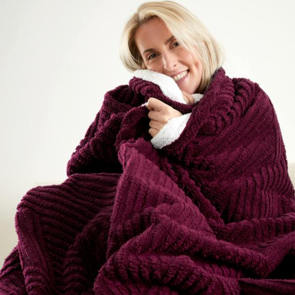 Catherine Lansfield Heat Buddy Cosy Super Thermal Blanket Bedspread Plum