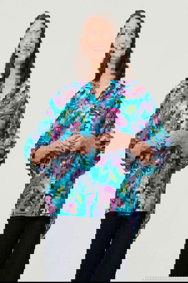 Blue | Floral Button 3/4 Sleeve Relaxed Blouse : Model is 5'8"/172 cm and wears UK10/EU38/US6/AUS10