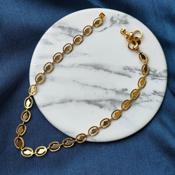 The Colourful Aura Golden Brass Oval Leaf Minimalist Boho Thin Slim Foot Payal Anklet