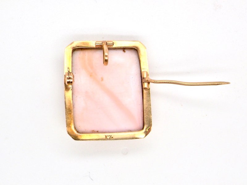 Vintage Tom An Italian pink cameo brooch