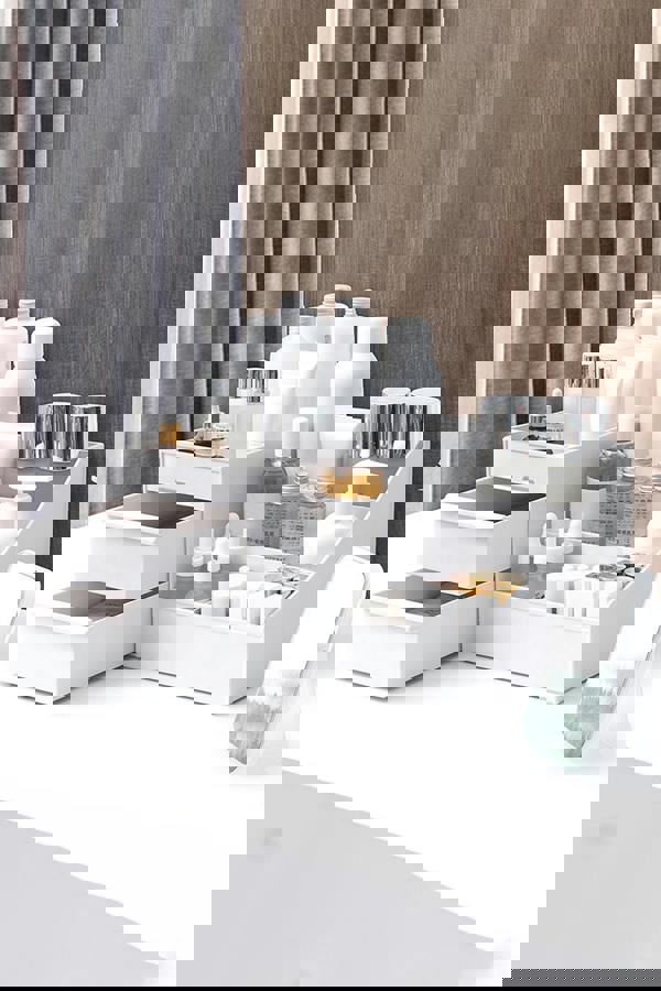 Living and Home Plastic Makeup Storage Box Multifunctional Desktop Cosmetic Organizer