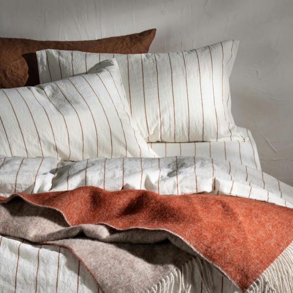 Soak&Sleep White/Burnt Orange Pinstripe Linen Cotton Blend Duvet Set