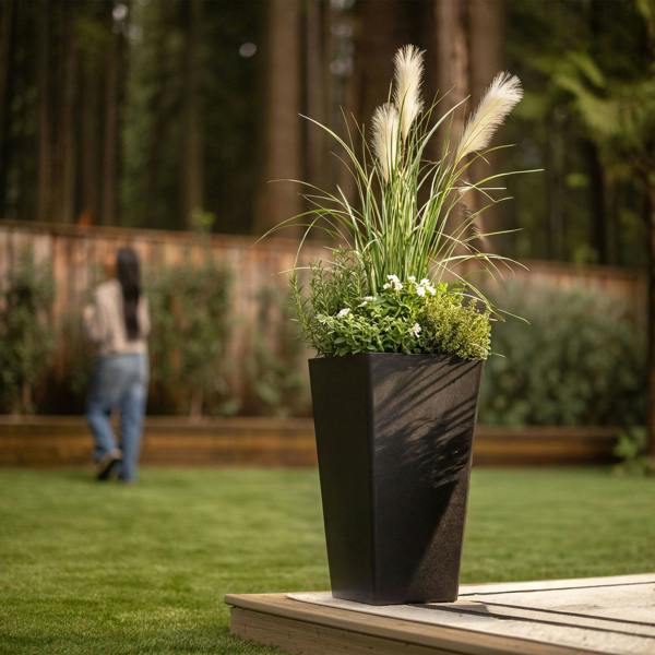Nicoman Avondale Black Smooth Recycled Rubber Plant Pot