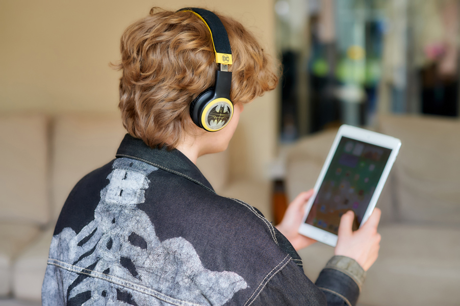 Lazerbuilt | Batman Logo Light-Up Bluetooth Headphones