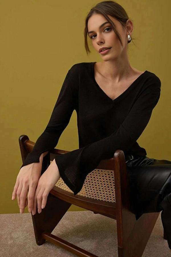 WOVCOR V-Neck Basic Knit Sweater