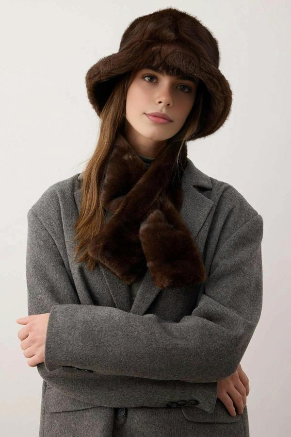WOVCOR 2-Piece Fur Scarf-Hat Knit Set