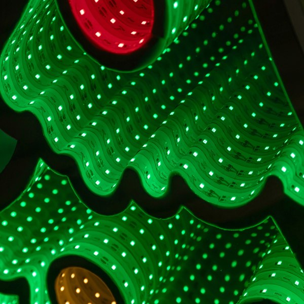 Samuel Alexander 4ft (1.2m) Tall Light up Christmas Tree Infinity Decoration with Multi-Coloured LEDs