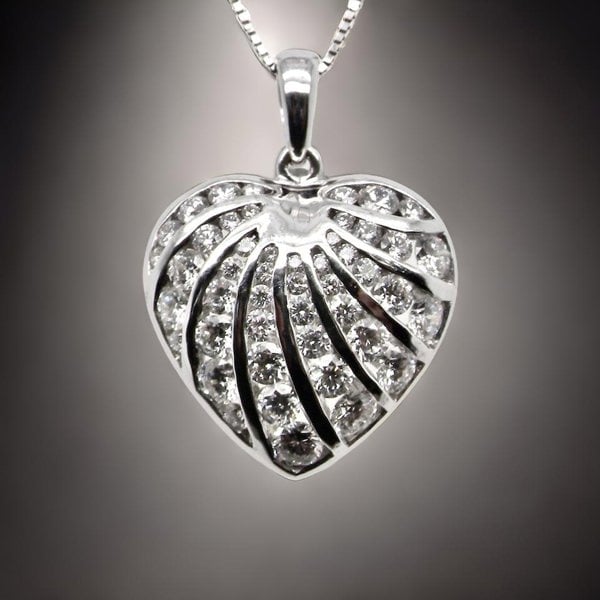 Vintage Tom A gorgeous heart shaped diamond pendant