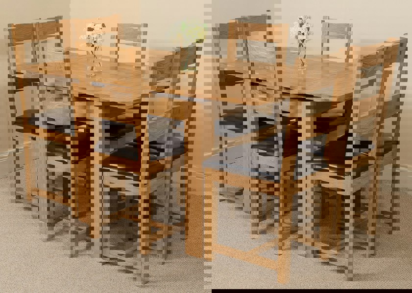 That's Furniture Richmond Small Extending Oak Dining Set with Lincoln Oak Chairs