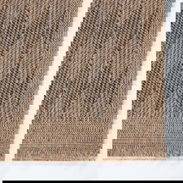 Nature Outdoor Rug Dark Grey colour weather-resistant, jute-looking, easy to clean.