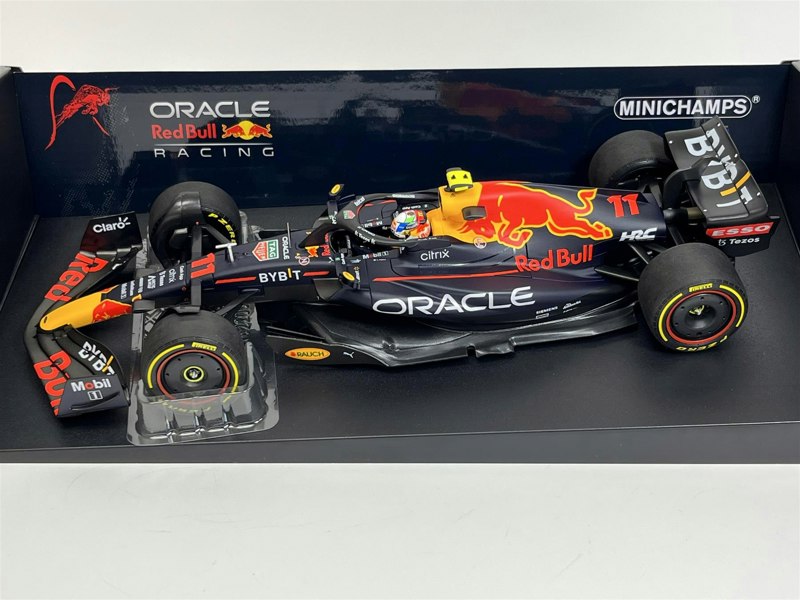 Minichamps Sergio Perez Red Bull Racing RB18 Saudi Arabian GP 2022 1:18 110220011