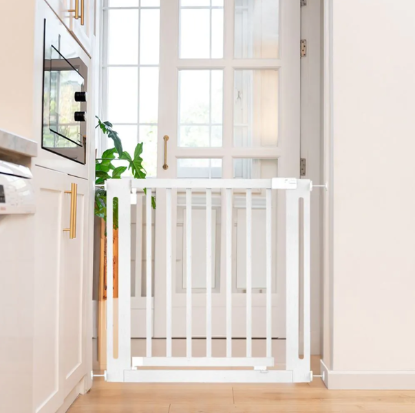 Bettacare Wooden Elegance Dog Gate, White, 79cm - 87cm, Pressure Fit Pet Gate, 57cm Extra Wide Doorway, Easy Installation