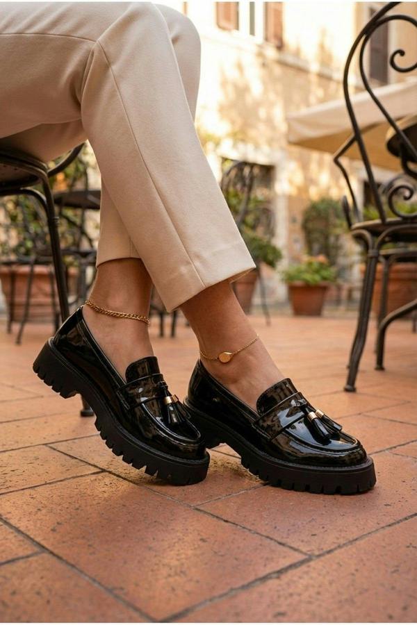 Mia Womens Chunky Patent Tassel Loafers - BLACK