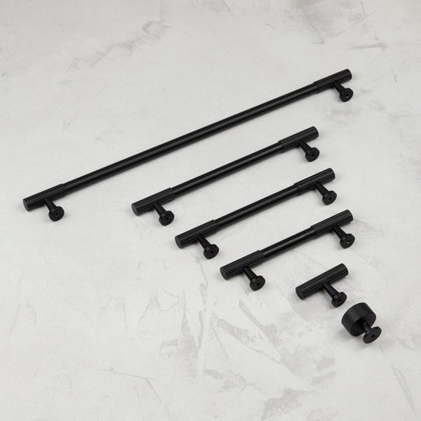 Handle & Home Matt Black Reeded Knob/Handles