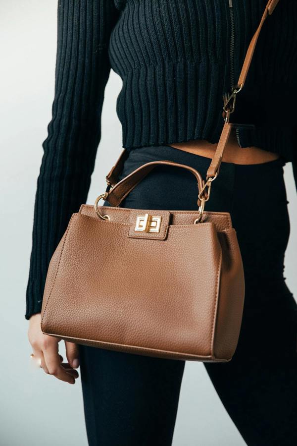 Brown faux leather handbag with gold trim - svnx