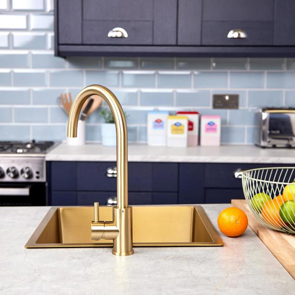 Flode Malaren | Single Lever Kitchen Sink Mixer Tap with Swivel Spout | Swan Neck Design | Brushed Brass Finish