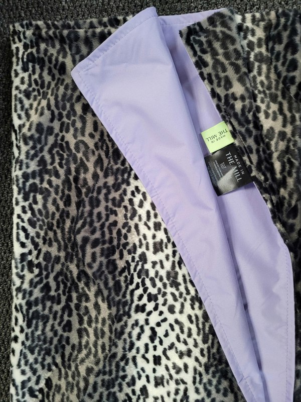 Made in the Mill Water Resistant Cosy Fleece Blanket – Grey Cheetah Print
