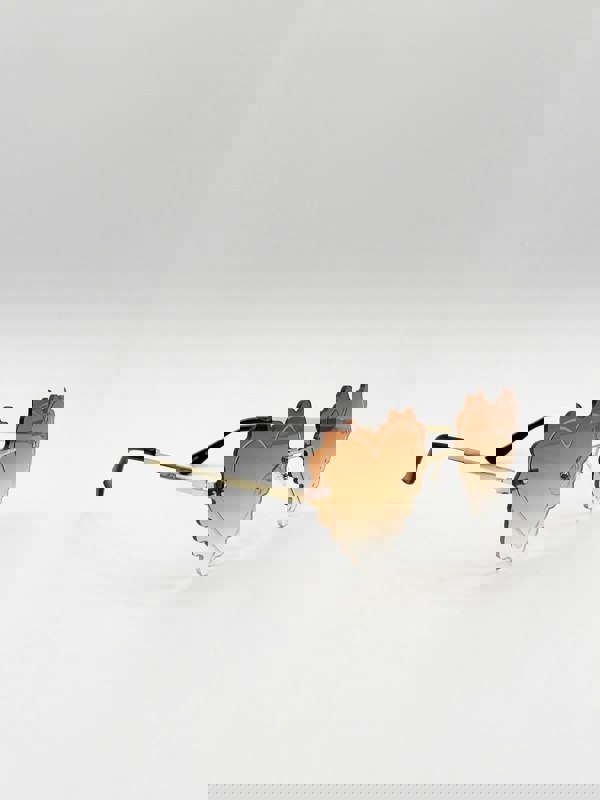 SVNX Scallop Heart Sunglasses in Brown