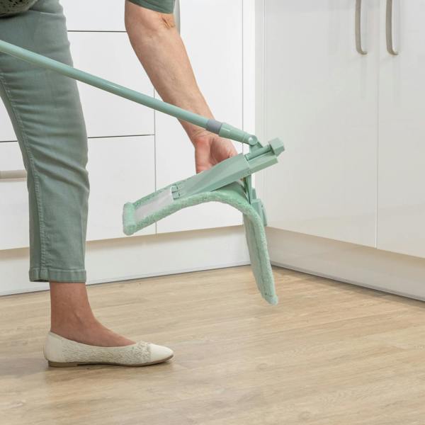 JVL Extended Microfibre Mop With 2 Replacement Heads - Green