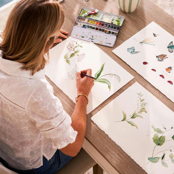 Sophie Allport Wild Floral Langham White Wallpaper