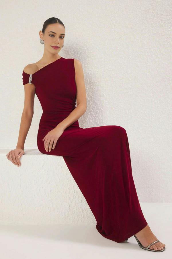 WOVCOR Maxi Elegant Evening Dress with Stone Accessory Detail