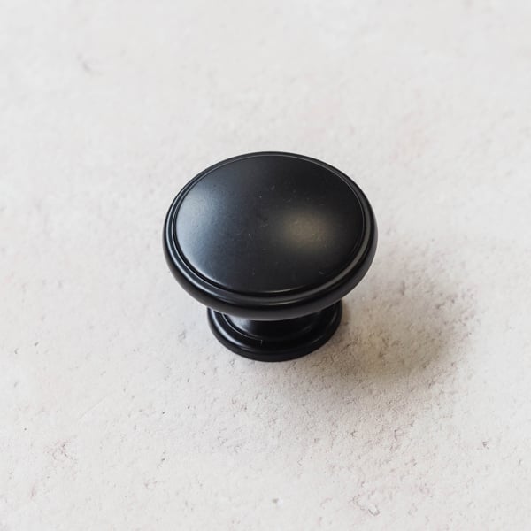 Handle & Home Matt Black Contemporary Cup Handle and Coordinating Knob