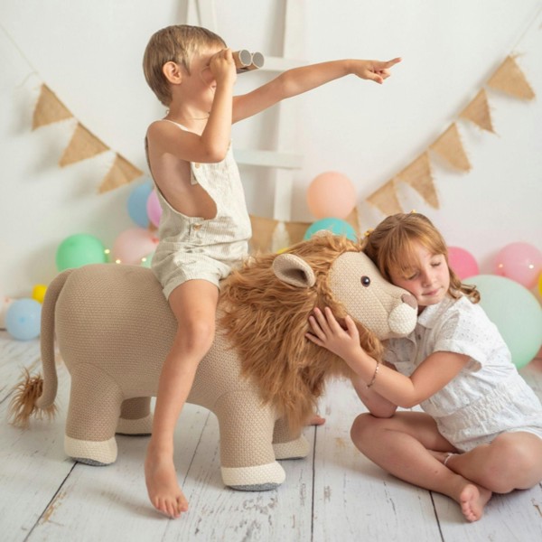 CROCHETTS Large lion plush with auxiliary seat for children LT-R13