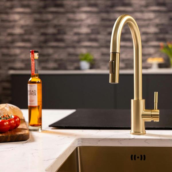 Flode Runda | Kitchen Sink Mixer with Pull out Spray | Brushed Brass | Square Head