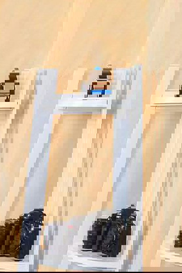 Living and Home 5-tier Modern Corner Ladder Plant Display Stand