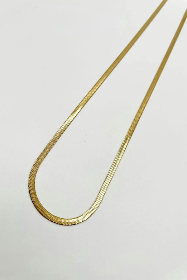 Slim Snake Chain Necklace in Gold - svnx