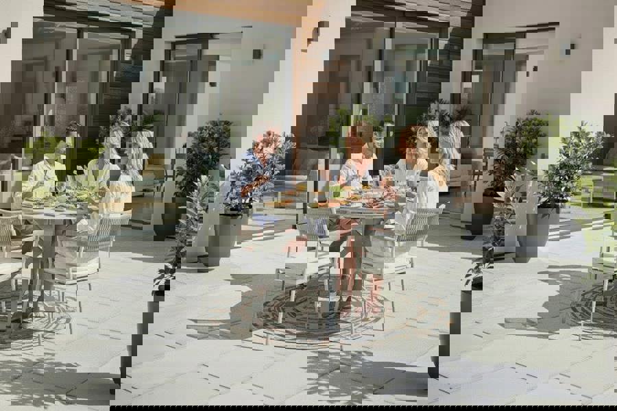 Garden Impressions Edison Natural - Four Seater Round Dining Suite with Barcelona Chairs