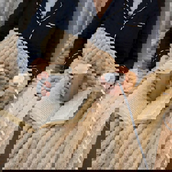 Igenix Luxury Heated Faux Fur Throw 160 x 130 cm - Latte