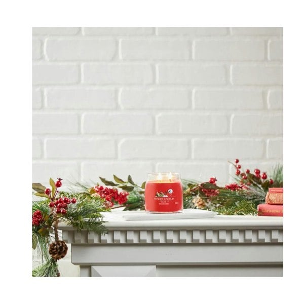 Yankee Candle Signature Christmas Eve Scent Medium Jar Red 368g