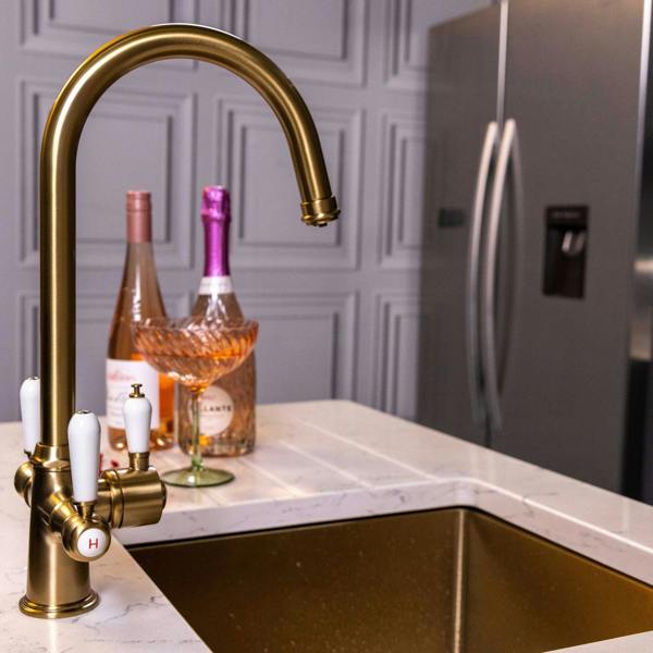 Flode korsa | Traditional Cruciform Style 3 in 1 Instant Boiling Tap | White Ceramic Levers | Brushed Brass Finish