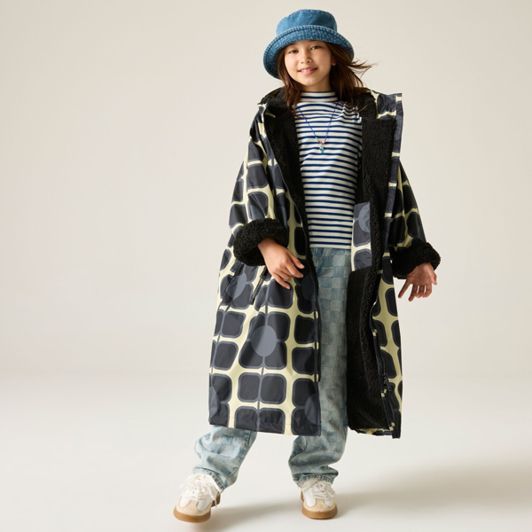 Regatta Girls Orla Kiely Poppy Changing Robe - Monochrome