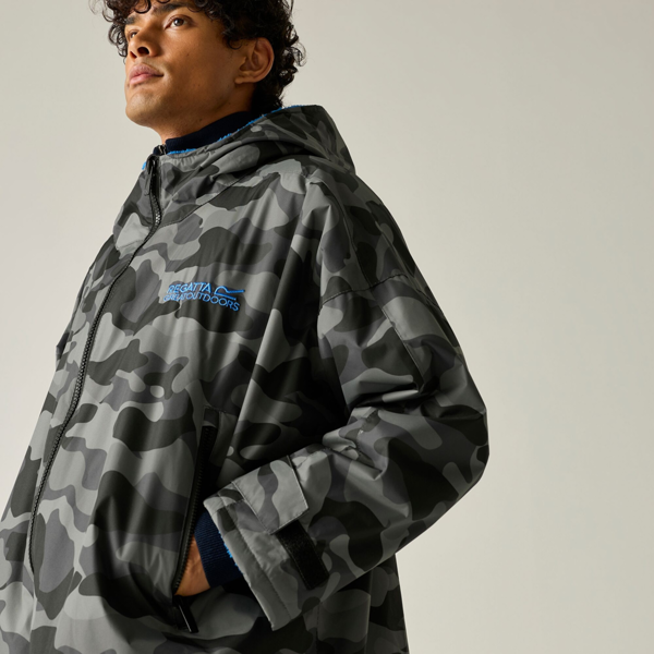 Regatta Unisex Adult Camo Waterproof Changing Robe - Grey/Sonic Blue