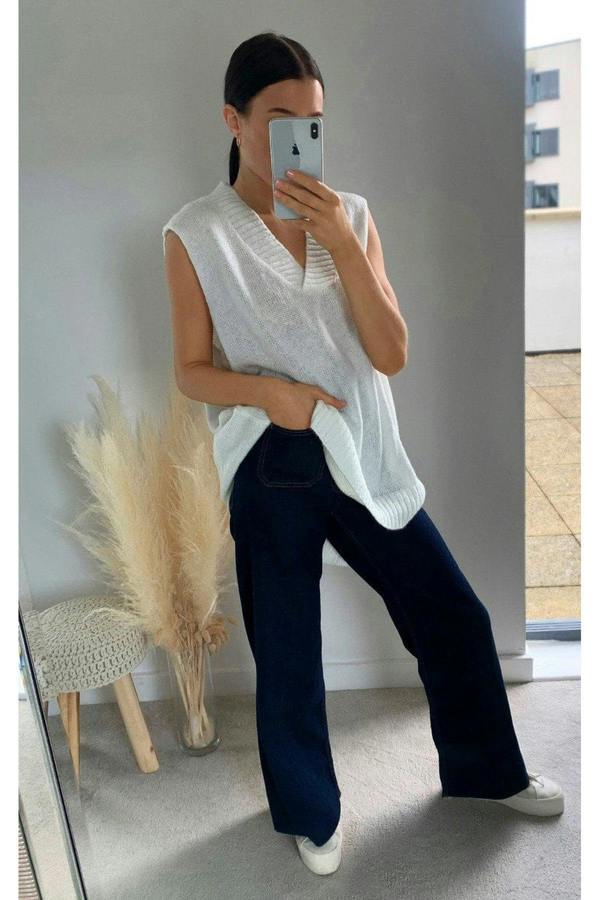 Lois Sleeveless Knitted Vest - Cream