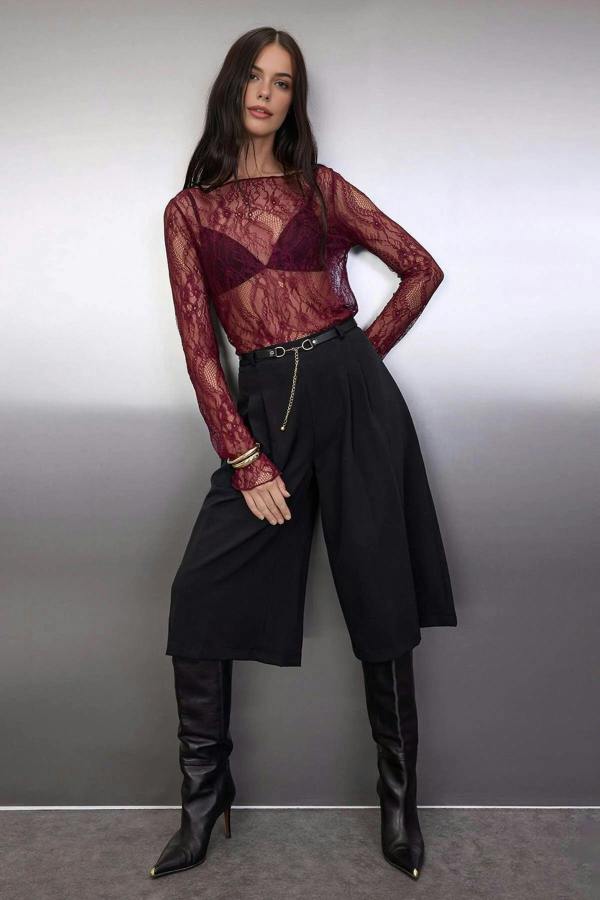 WOVCOR Boat Neck Lace Stretch Knit Blouse