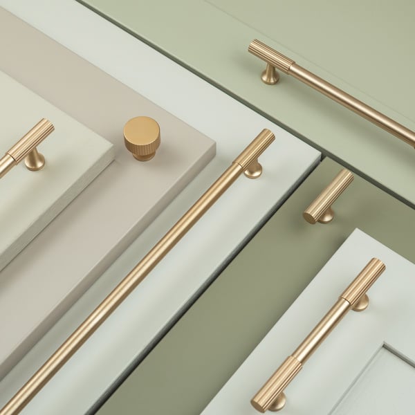Handle & Home Brushed Brass Reeded Knob/Handles