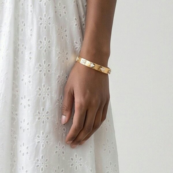 Uchi & Soto Kinmokusei Gold Bead Floral Bangle